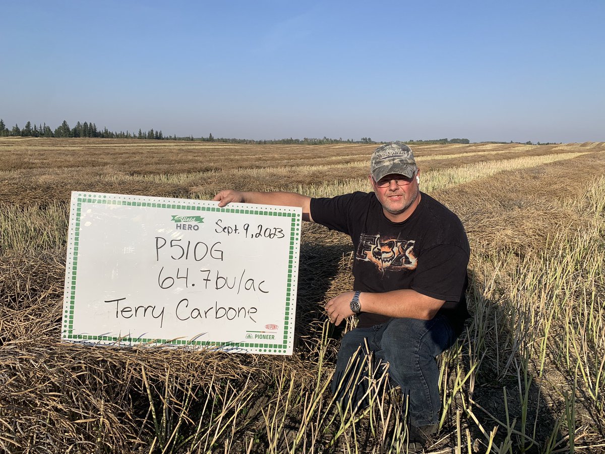 P510G from our Optimum Gly lineup showed up this year. With wet growing conditions, the sclerotinia resistance package was put to the test.
Thank you Terry for participating in the #YieldHero contest! 
<a href="/PioneerSeedsCA/">Pioneer Seeds Canada</a>