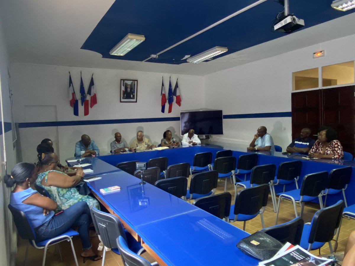 VictorinLurel's tweet photo. Écouter, échanger, convaincre.
Merci aux élu•e•s des trois communes de Marie-Galante pour cette belle journée à leur contact pour leur présenter le programme et la démarche @EnsembleNouTout. 
Nous espérons avoir mérité votre confiance.✌🏾 https://t.co/tf3JHziVDX