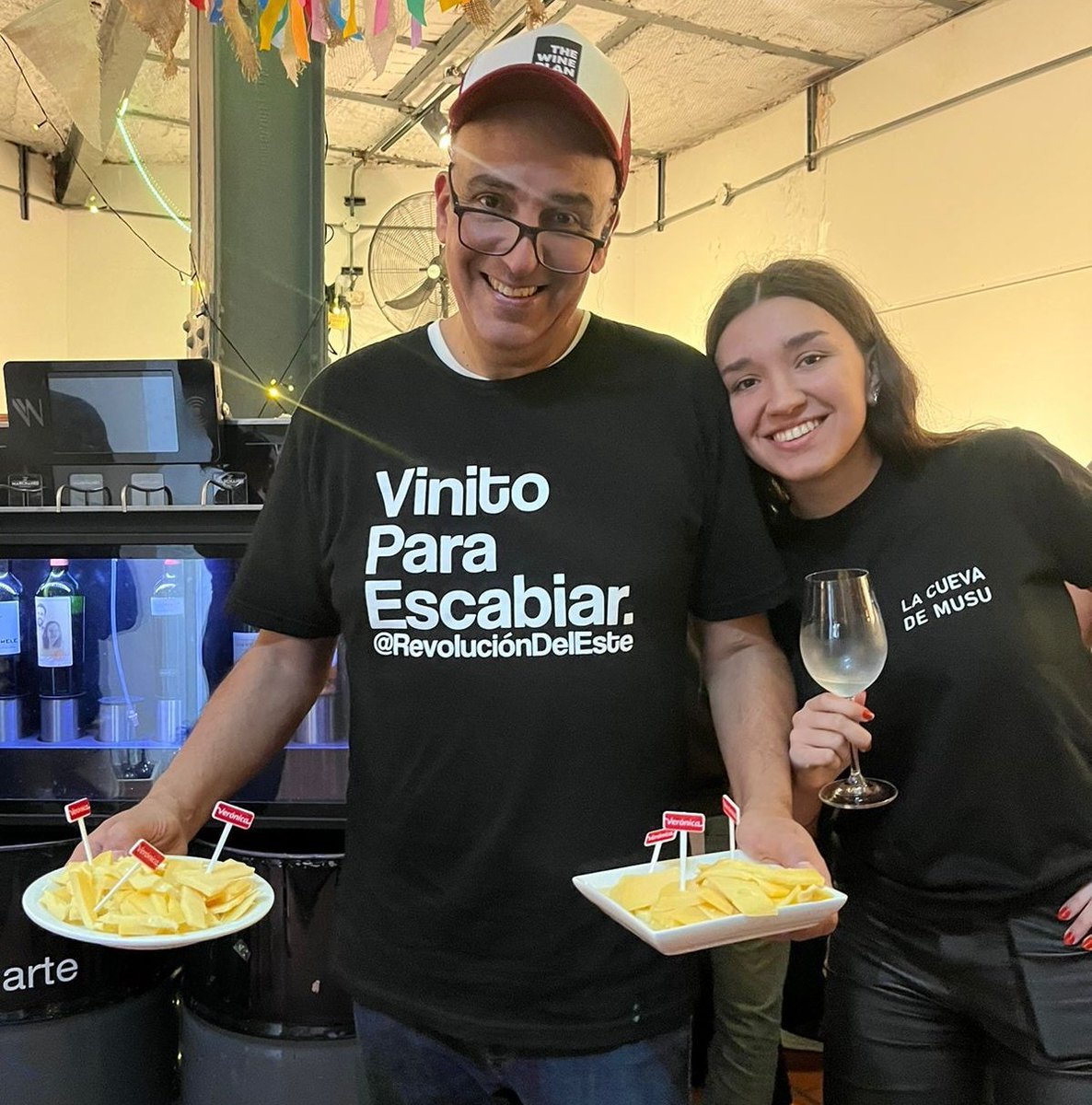 Los productores del Este de Mendoza tuvieron su feria en BsAs! Viva el vino de la región productora mas grande de nuestro país!! 13 productores y 150 visitantes dijeron presente!! <a href="/winemarchands/">@wineMarchands</a> <a href="/AndrexDeLarge/">Toronja Hidraulica</a> <a href="/LacteosVeronica/">Lácteos Verónica</a> <a href="/VinventionsLA/">Vinventions Sudamérica</a>