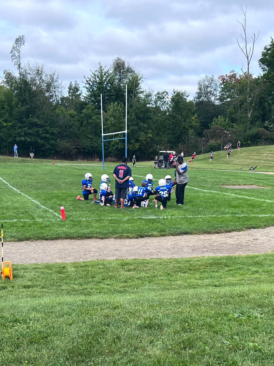 MrsGibson112's tweet photo. Today @MrsShea_ , @Mrs_Sims_IS , Mrs. Pahls and I went to cheer on our third grade football players and cheerleaders! We’re SO proud of how hard they played! 🏈❤️💙🎉 https://t.co/Aw0z4YEUgp