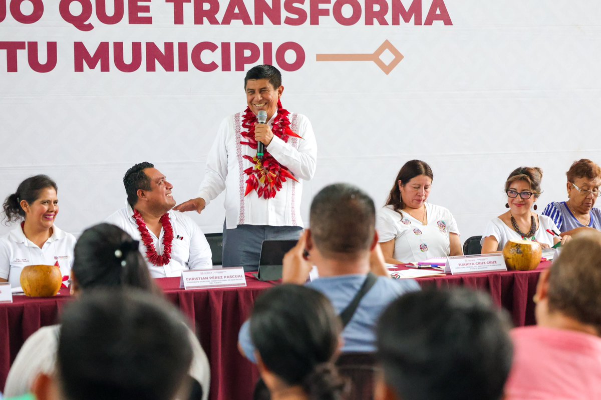 salomonj's tweet photo. Estuvimos con nuestras paisanas y paisanos de San Miguel del Puerto, a quienes les compartimos que vamos a invertir en escuelas, vivienda, salud, infraestructura y programas sociales, que contribuyan a mejorar la calidad de vida de la comunidad y avanzar en la Reparación Histórica de los Pueblos.

Seguimos caminando, recorriendo las ocho regiones para llevar nuestra estrategia Trabajo que Transforma tu Municipio, porque no vamos a abandonar a las comunidades. ¡Somos un gobierno de territorio!