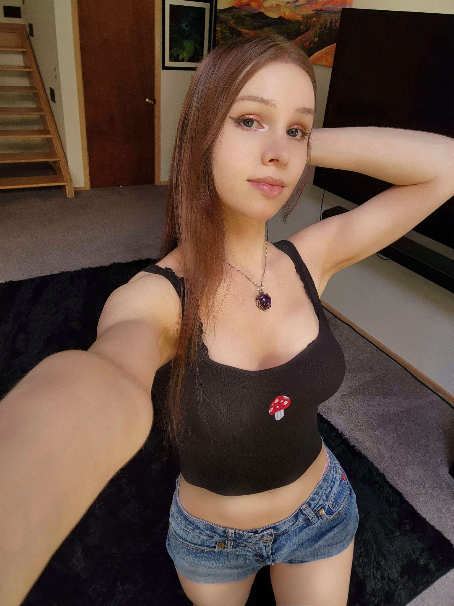 anyone want girl with a 🍄? https://t.co/2zIBOZIFWQ