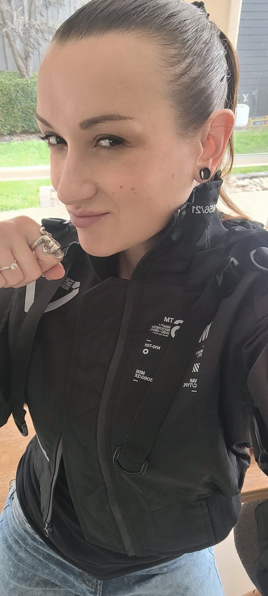 lydsemjay's tweet image. Feel like such a badass in my Machine56 gear 🖤