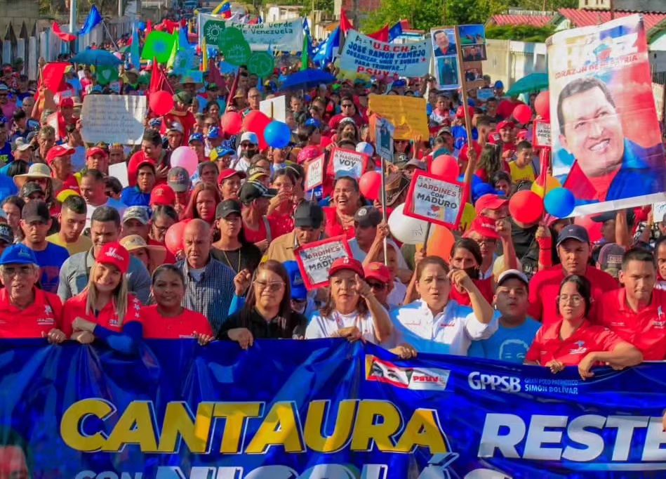 ¡PUEBLO A LA CALLE EN CANTAURA!

Desde el Mun. Freites, las Fuerzas Revolucionarias y Chavistas, se movilizaron en respaldo al Pdte. Nicolás Maduro.

#ConMaduroMásPueblo

<a href="/NicolasMaduro/">Nicolás Maduro</a> <a href="/dcabellor/">Diosdado Cabello R</a>
<a href="/pinfantea/">Pedro Infante A.</a> <a href="/jorgerpsuv/">Jorge Rodríguez</a>
<a href="/luismarcanos/">Luis Marcano</a> <a href="/Mercedess_PSUV/">Mercedes Sánchez</a>
<a href="/BucanGilberto/">BucanGilberto</a> <a href="/PartidoPSUV/">PSUV</a>