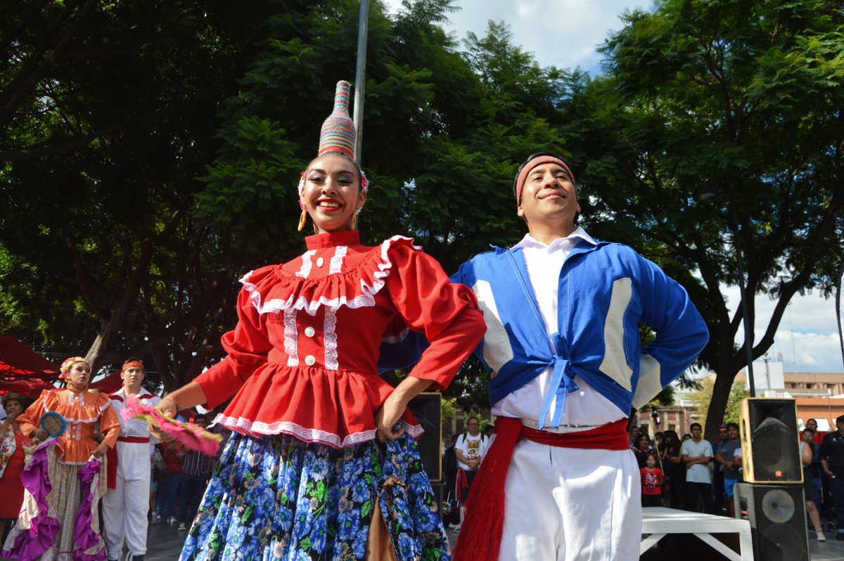 BaileCDMX's tweet photo. La energía ni se crea, ni se destruye, se bailaaa 🤭

El Centro Cultural José Martí, en la Alcaldía Cuauhtémoc, nos recibió para el Maratón de baile y kermés que inició en punto de las 15 horas. https://t.co/IOGnaBKcmG