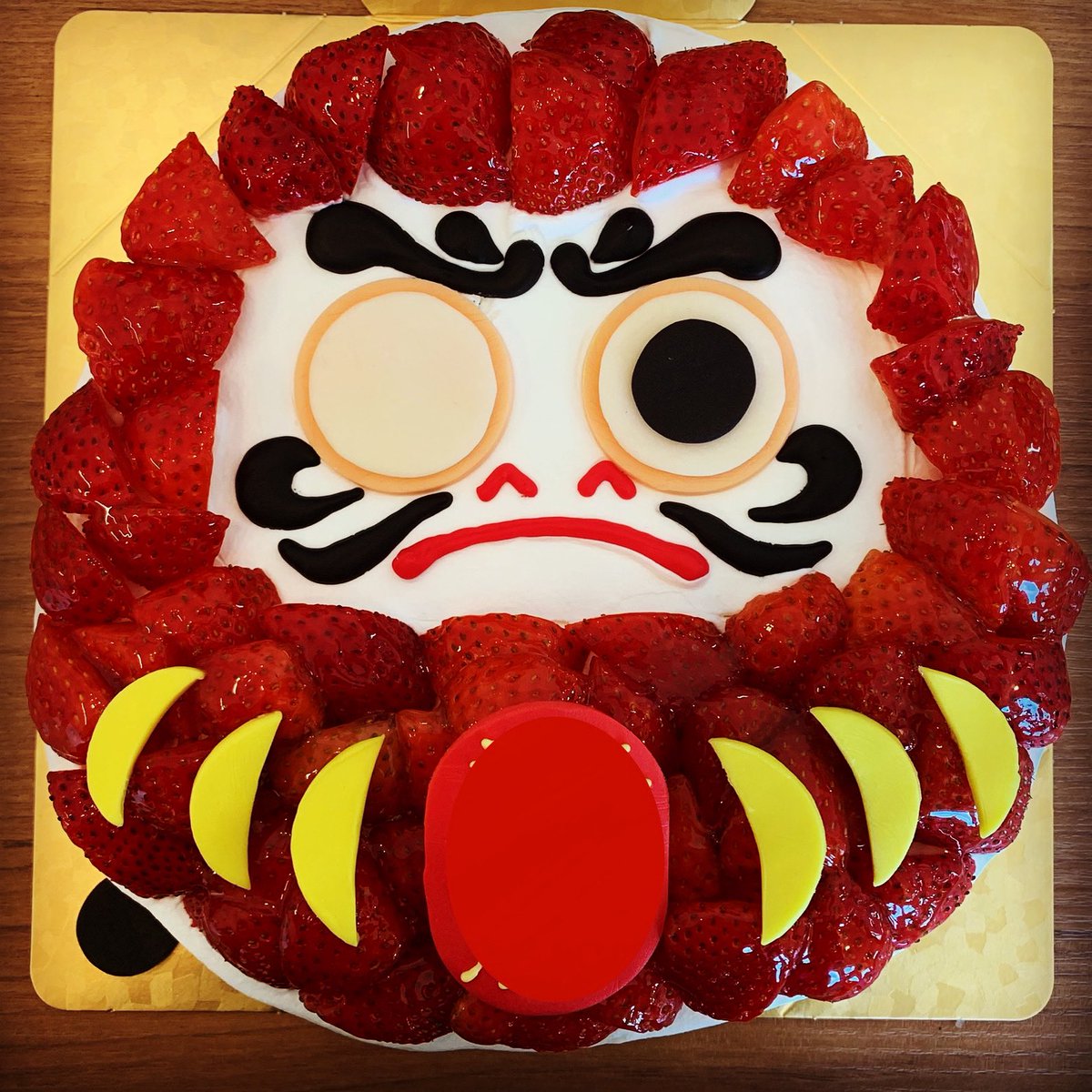 Leafstone06's tweet photo. 達磨のケーキ

還暦の祝いに御注文頂きました

おめでとう御座います㊗️

イチゴが🍓入荷して良かったです♪

只今、輸入いちごになっていまして

ご利用頂きありがとうございます♪

#リーフストーン #オーダーケーキ #バースデーケーキ #ダルマケーキ #だるまケーキ #北九州 #Leafstone https://t.co/HeeBlGyYBz
