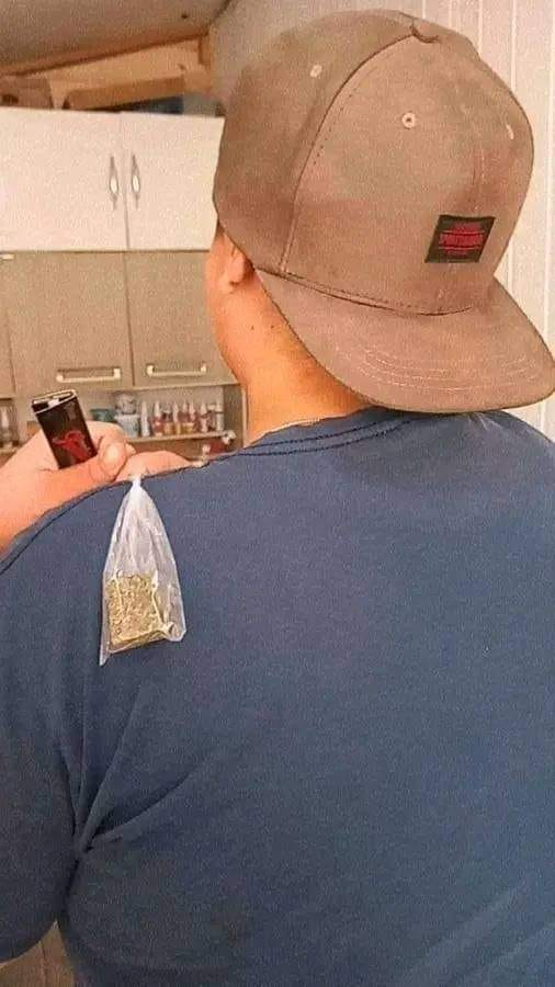 Minha mãe: vai embora de casa e leve suas coisas.
Eu: