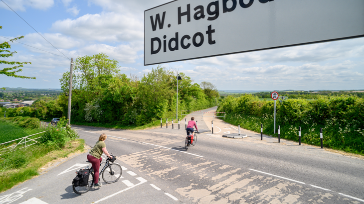 RoadsXR's tweet photo. What about rural #RatRunning ?
🔴"Chilton Road has been closed to mvs🚘🚘
& now provides a safer & more enjoyable space
for people walking, wheeling & cycling"
#FundRailBusBike
#RePurposeRoadSpace
@fietsprofessor @Sustrans Photo: PhotoJB
https://t.co/KYOuJkPxGa https://t.co/q14YvcPys0