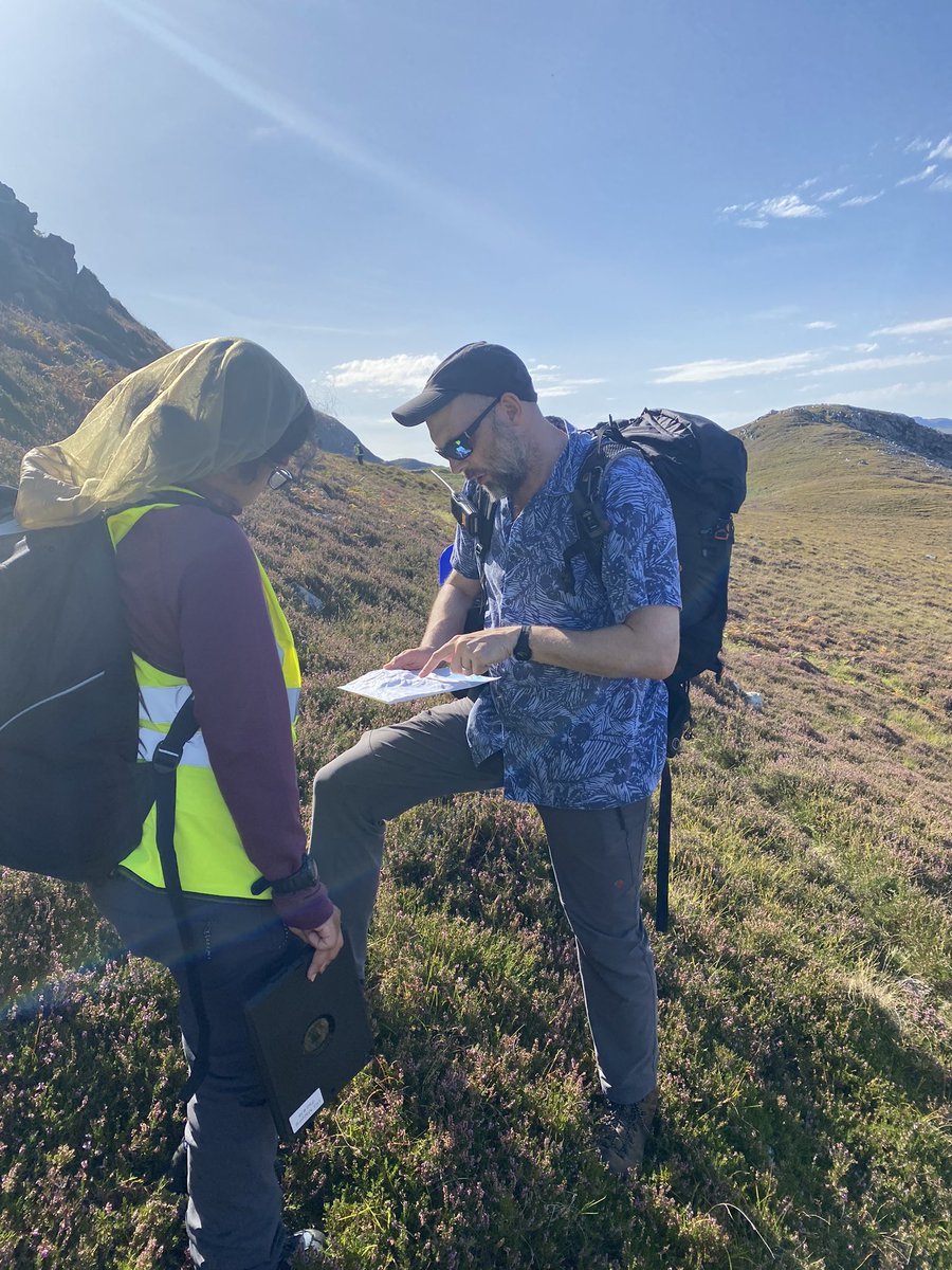 It’s great to have this 3D model of Eriboll and Ben Arnaboll in the field with us! A perfect teaching tool for the mappers in NW Scotland 🗺️📒