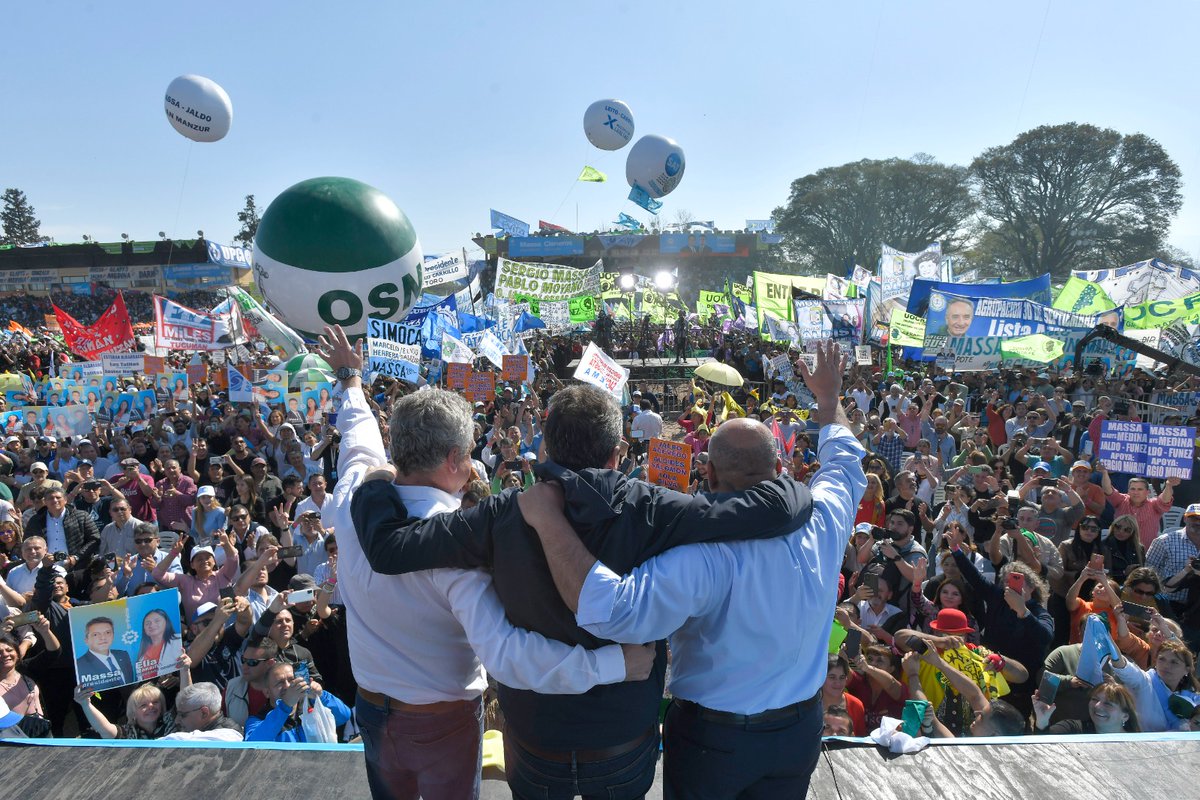 SergioMassa's tweet photo. GRACIAS TUCUMÁN 🇦🇷

Van a encontrar en mí un presidente que se rompe el alma laburando porque sueña con una Argentina unida. https://t.co/60DspQl1ic