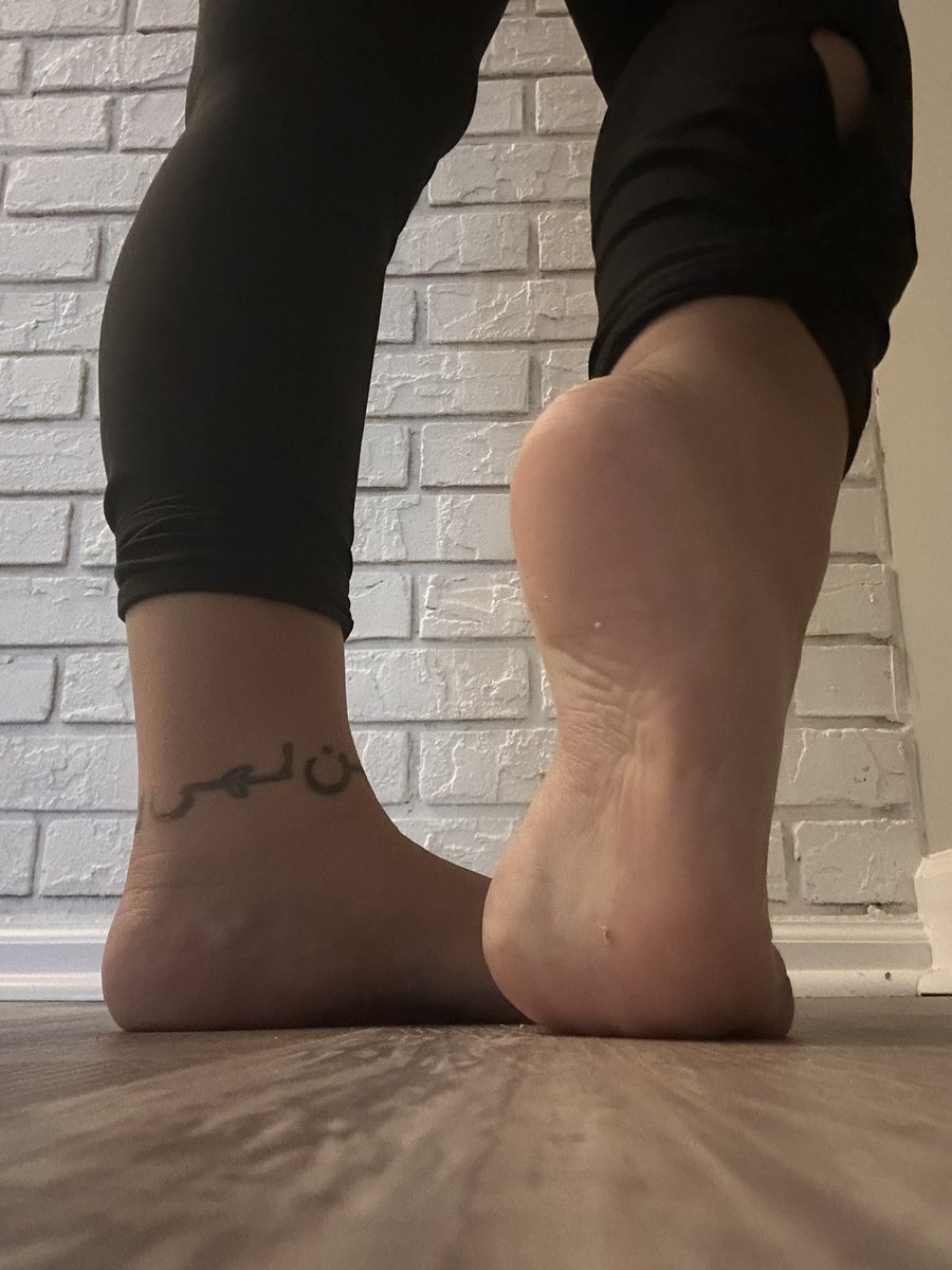 Cute69So's tweet photo. #feetporn #piernas #pies #pies #dedo #cutiepie , #fetichismo , #cutefeet, #Instafoot, #instafeet, #feetlover #blacktoenails #footfetishnation #turtlefeet #feetlovers #sexyfeet #prettyfeet, #hypefeet, #ventadefotosdepies, #feetofig, #compradoresdepies, #adoracióndepies #followme https://t.co/cwHOCsUBZx