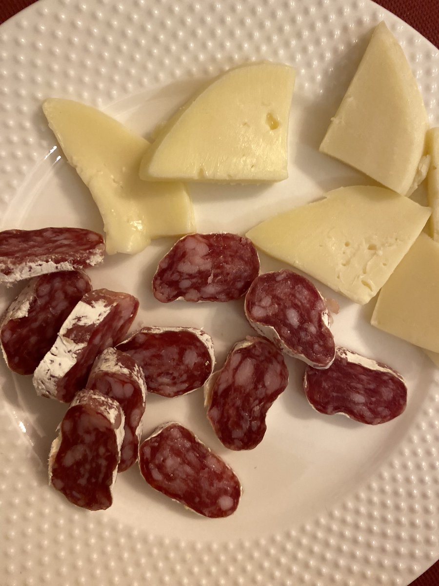 blaancavelayoss's tweet photo. podría alimentarme sólo de esto https://t.co/HGJ5EJabT2