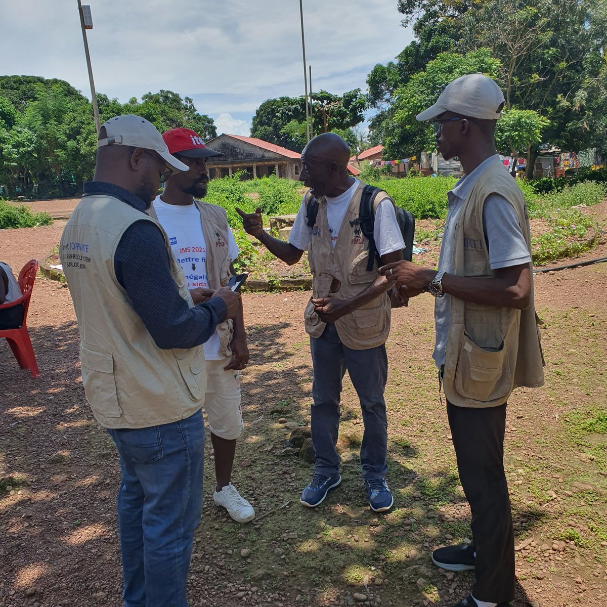 mohamed_thiombe's tweet photo. Pour la communauté Nous servons.
#WESERVE #USAIDNOTRESANTE #FOTOBA #KASSA. @USAID
@USAIDGuinea @RTI_Intl @CenafodGuinee @SouleyCamara_ @bahoro09 @GuineenHumble https://t.co/ciOgMhDyGo