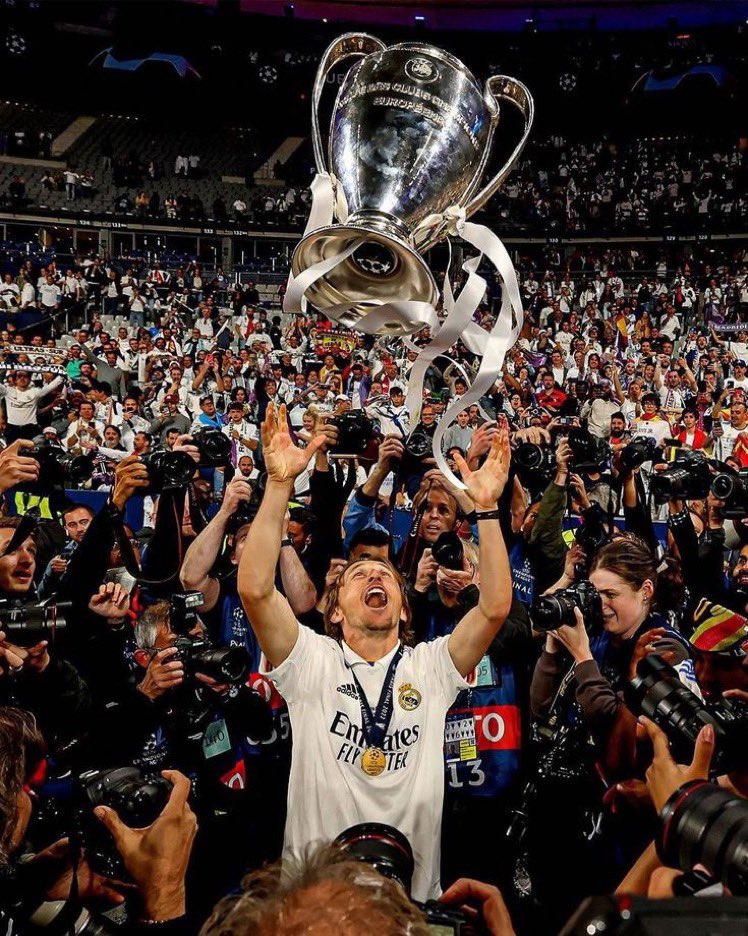factsfutt's tweet photo. FELIZ CUMPLEAÑOS, LEYENDA!🐐🇭🇷

El día de hoy, cumple 38 años de edad el mejor mediocampista en la historia del Real Madrid y uno de los más grandes de la historia del fútbol mundial.

¡ENHORABUENA, LUKA MODRIC! 🤍 https://t.co/Qp8PJQuDx8
