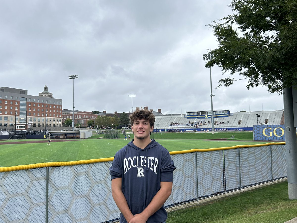 DRange34's tweet image. Thanks for inviting me, super excited to be with @UofRFootball for a game day invite!!

@TheCoachGriggs @CUhitman56 @BearcatFBCoach @RHHSBearcatsFB @Coach3t