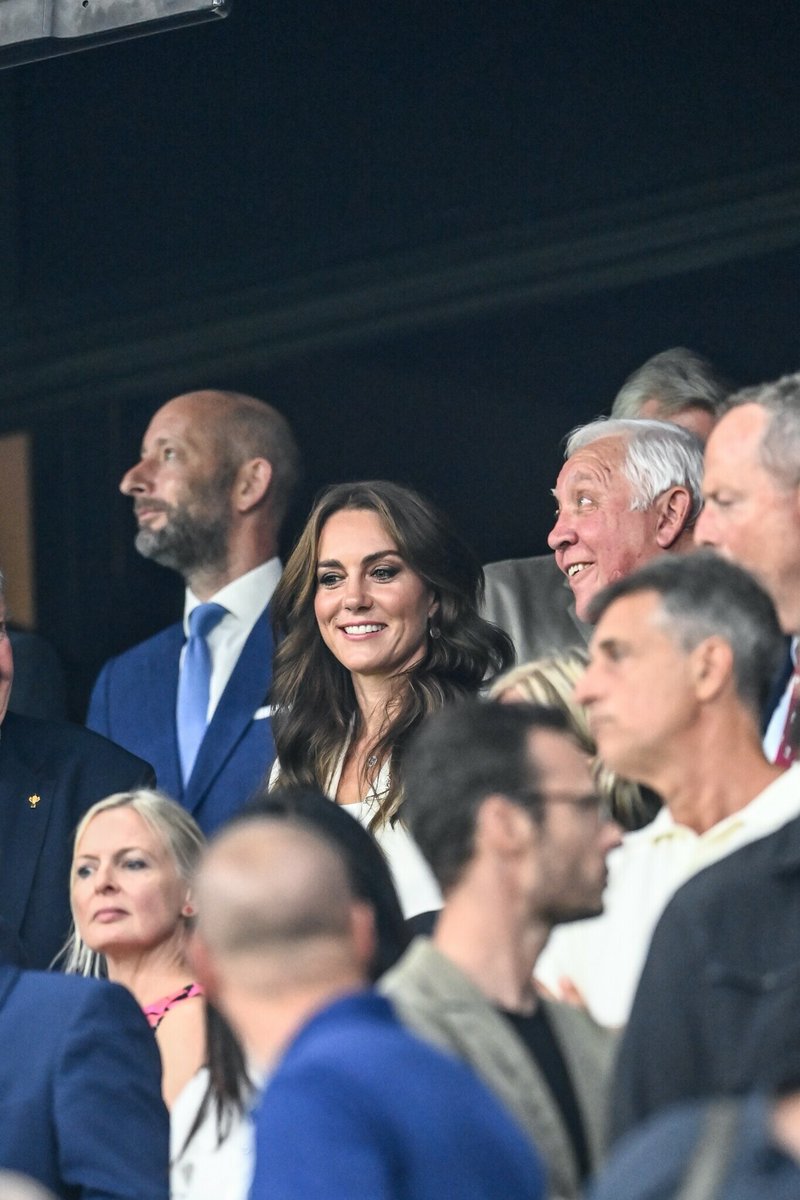 laprovence's tweet image. Coupe du monde de rugby : les images de Kate Middleton, qui assiste à Angleterre-Argentine au Vélodrome
👉 l.laprovence.com/9ooa

#rugby #rwc2023