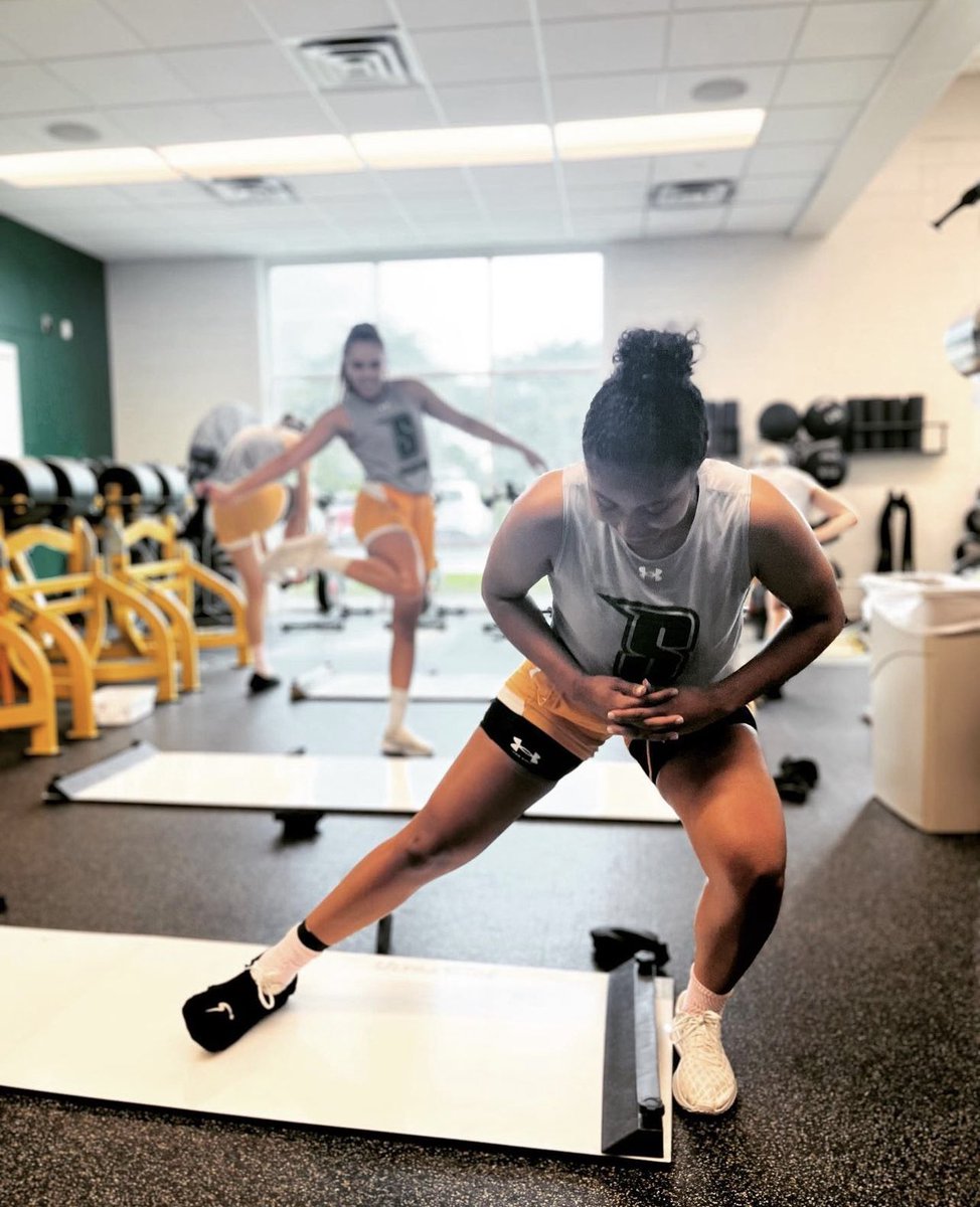 MarchMadnessWBB's tweet photo. Hard at work 💪

#NCAAWBB x 📸 IG @Siena_WBB https://t.co/kIggAK4fUs