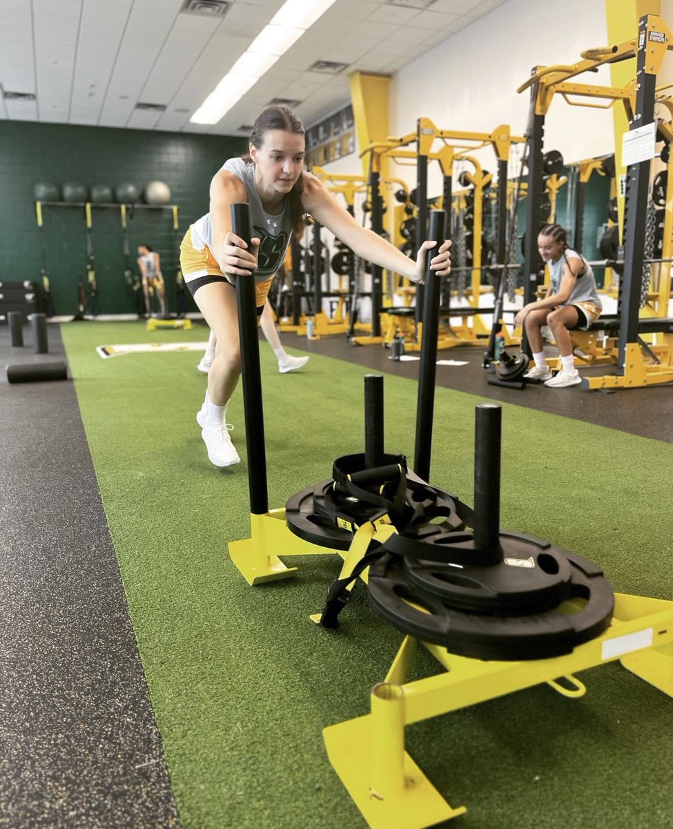 MarchMadnessWBB's tweet photo. Hard at work 💪

#NCAAWBB x 📸 IG @Siena_WBB https://t.co/kIggAK4fUs