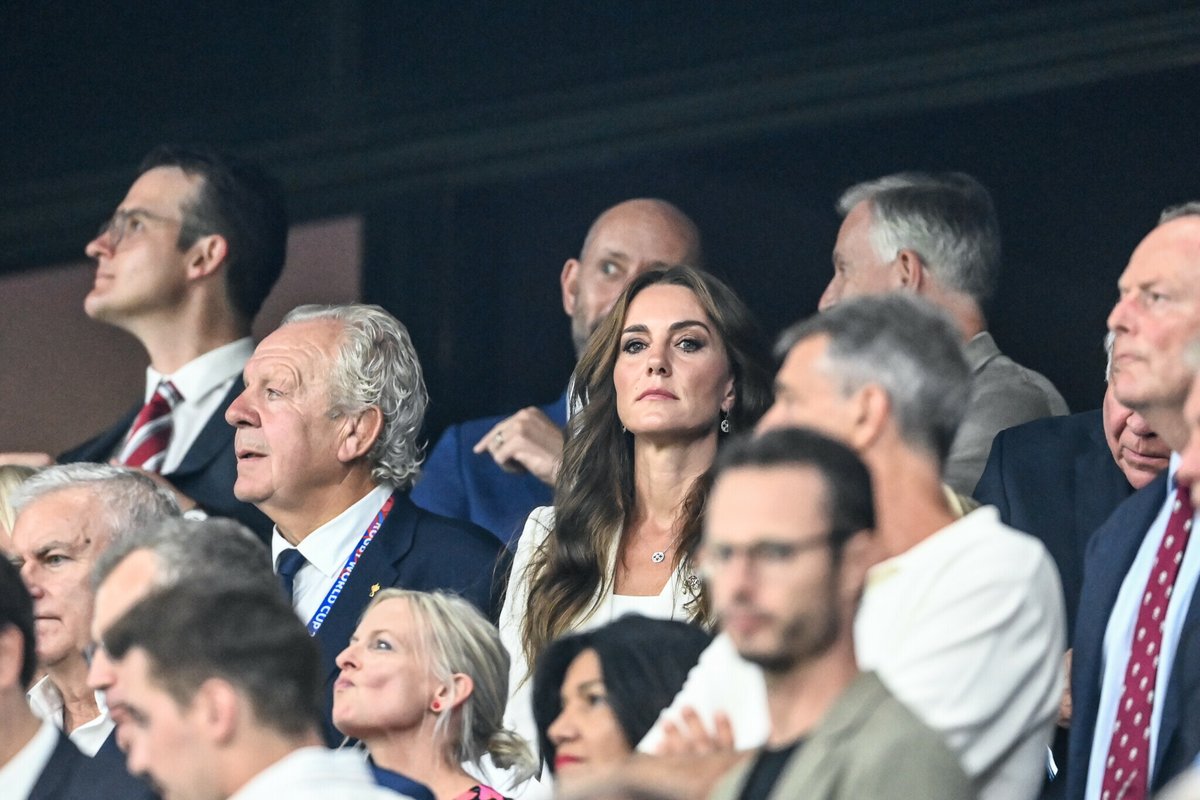 laprovence's tweet image. Coupe du monde de rugby : les images de Kate Middleton, qui assiste à Angleterre-Argentine au Vélodrome
👉 l.laprovence.com/9ooa

#rugby #rwc2023
