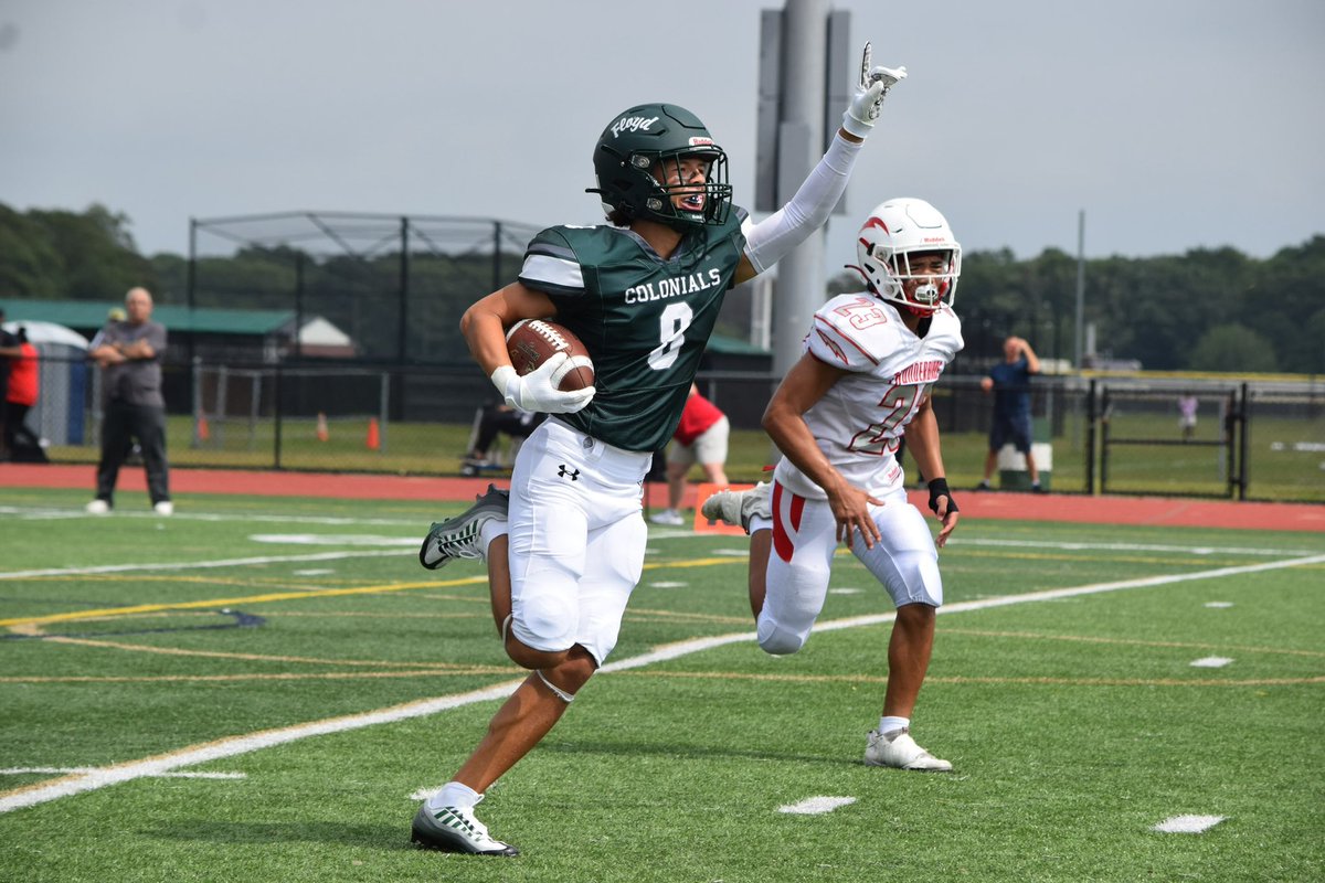 WilliamFloydSD's tweet photo. 𝐂𝐎𝐋𝐎𝐍𝐈𝐀𝐋𝐒 𝐖𝐈𝐍 🏈☀️

William Floyd varsity football kicked off their 2023 season with a dominant 31-0 victory over Connetquot! 

Congratulations to Coach Longo, his staff and the student-athletes on the win and best of luck this season! 

#LetsGoFloyd #FloydStrong 💪 https://t.co/Ay1YbPcBGU