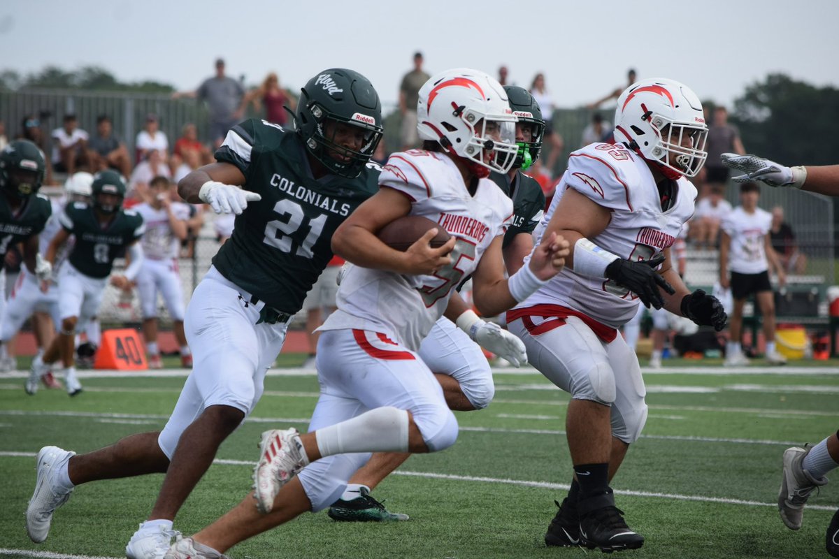 WilliamFloydSD's tweet photo. 𝐂𝐎𝐋𝐎𝐍𝐈𝐀𝐋𝐒 𝐖𝐈𝐍 🏈☀️

William Floyd varsity football kicked off their 2023 season with a dominant 31-0 victory over Connetquot! 

Congratulations to Coach Longo, his staff and the student-athletes on the win and best of luck this season! 

#LetsGoFloyd #FloydStrong 💪 https://t.co/Ay1YbPcBGU