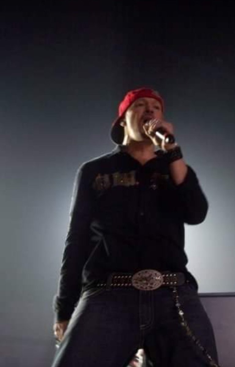 Happy Birthday <a href="/TheJenniMurphy/">Jenni with an i</a>, here's a little birthday love in the form of your favorite guy in a backwards hat <a href="/DonnieWahlberg/">Donnie Wahlberg</a> 😍❤️🎉

📸- me  Reunion Tour November 2008, Denver, CO