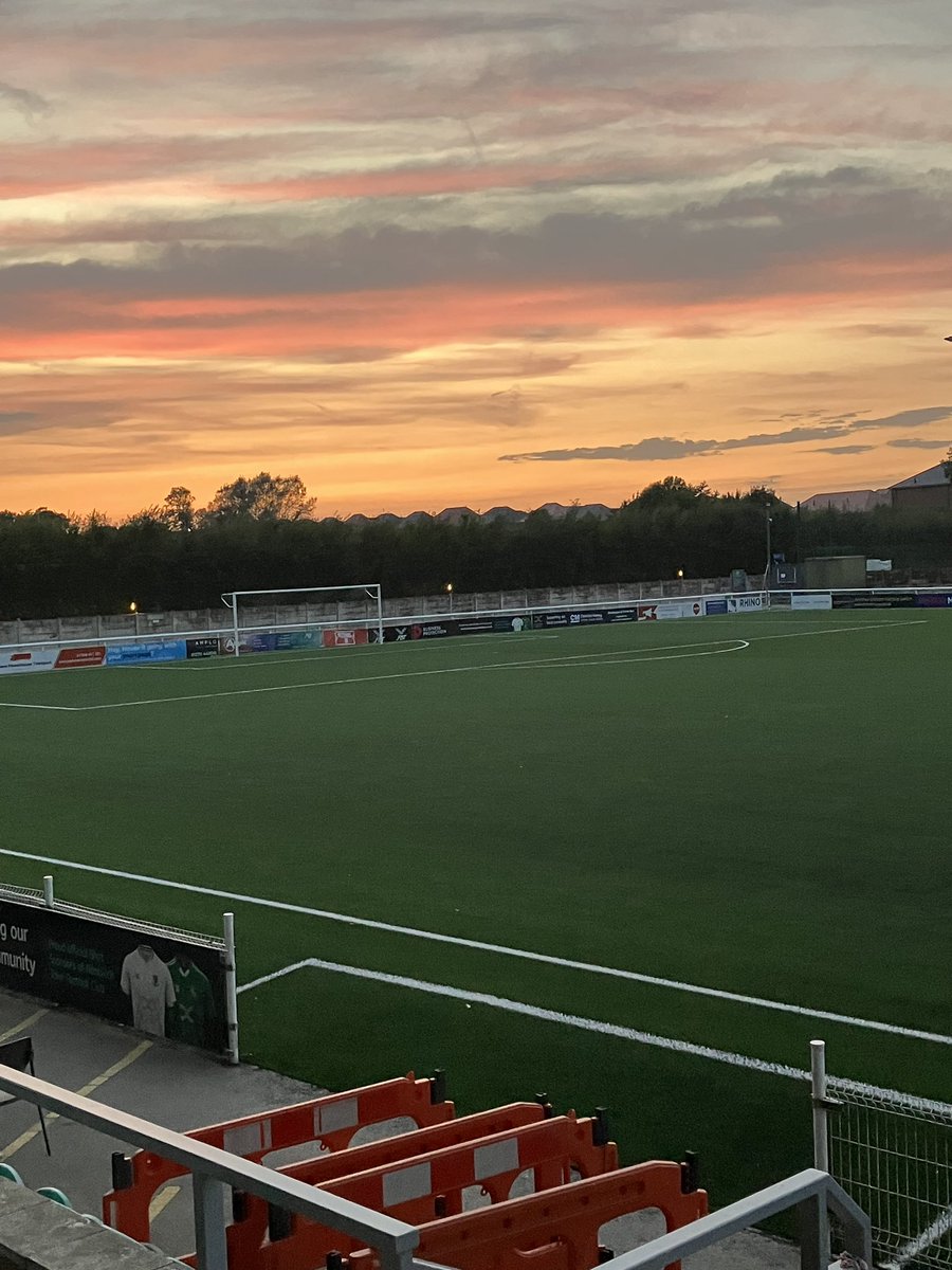 A beautiful sunset over the Swansway Stadium this evening @TheDabbers @swanswaygroup #sunset
