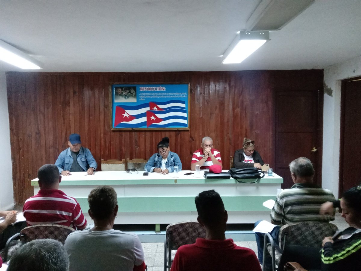 ACacocum's tweet photo. Inicia recorrido de nuestros diputados de la  Asamblea Nacional en #Cacocum, con el encuentro he intercambio en la empresa agroindustrual Cristino Naranjo. 
✍ Noticia en desarrollo 
#HolguínSi
#Cacocum
#MejorEsPosible https://t.co/1AJsTGFn1Z