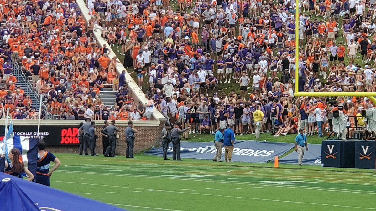 retro_tech_usa tweet media