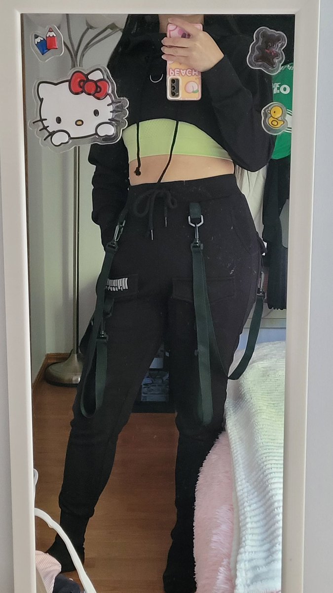 annboba's tweet photo. all-time favourite outfit. so comfy 💚 https://t.co/bRJFFUW9U0