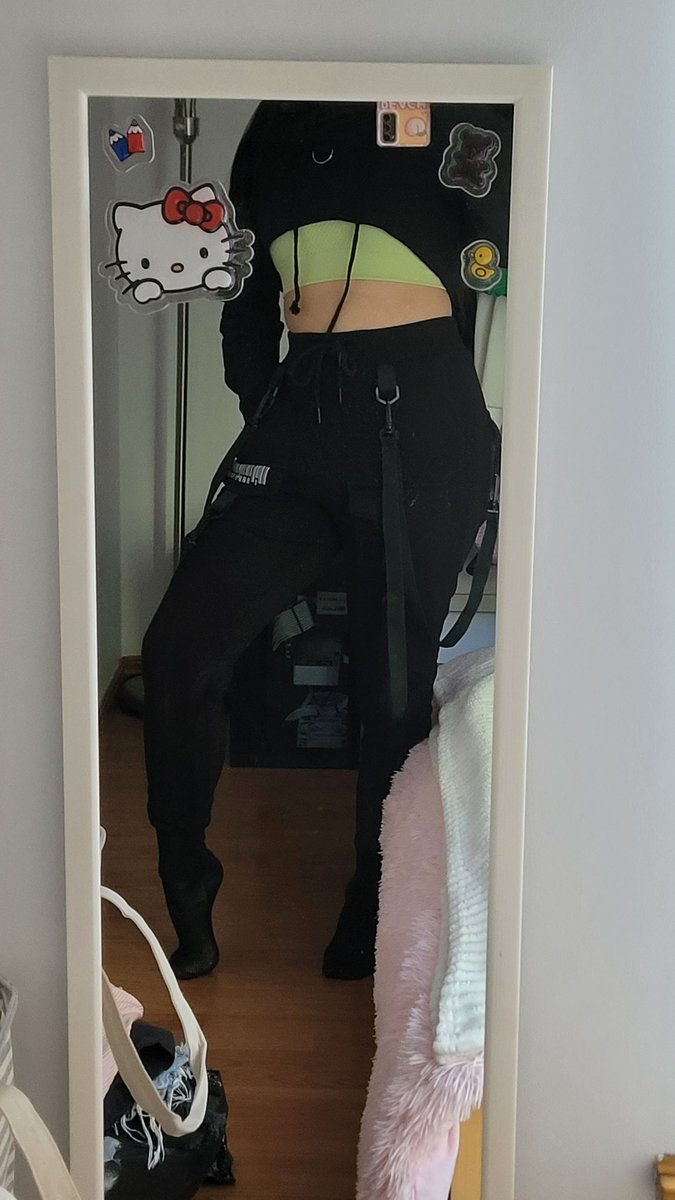 annboba's tweet photo. all-time favourite outfit. so comfy 💚 https://t.co/bRJFFUW9U0