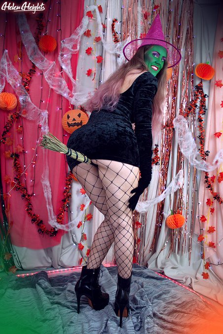 Feeling wicked 🧙&zwj;♀️💚 More HERE: https://t.co/jcNbK9yPei https://t.co/7GwHws1KZZ