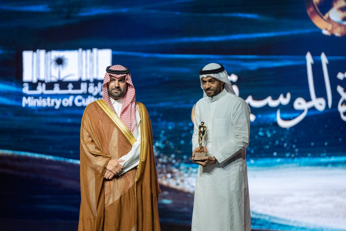 عبدالرحمن محمد؛ المتوَّج بجائزة الموسيقى في الدورة الثالثة من #الجوائز_الثقافية_الوطنية 

#إنتاج_ثقافي_يحتفى_به