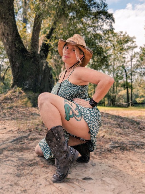 Thank G-d I'm a #country #girl ❤️🇺🇸 https://t.co/pM0LF9ziUU<a href="/tag/country"class="tags">#country</a><a href="/tag/girl"class="tags">#girl</a>