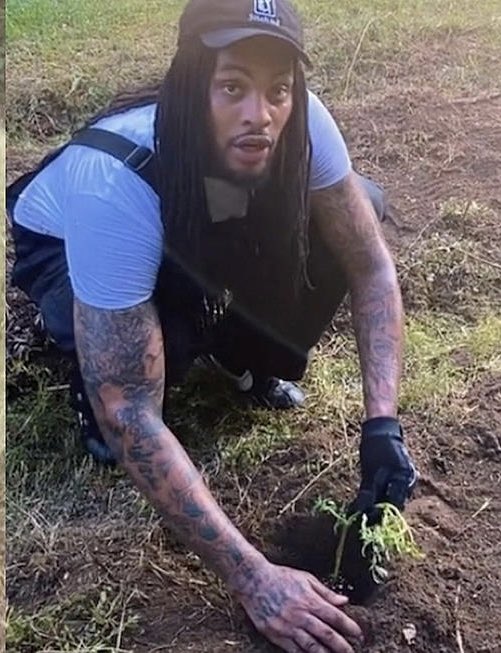 talkgoodmoses's tweet photo. Jacob's head over heels, so he's like, "Bet, 7 years it is!" He's putting in that WORK! 💪🏾🔨 https://t.co/KEMmHaTUF9