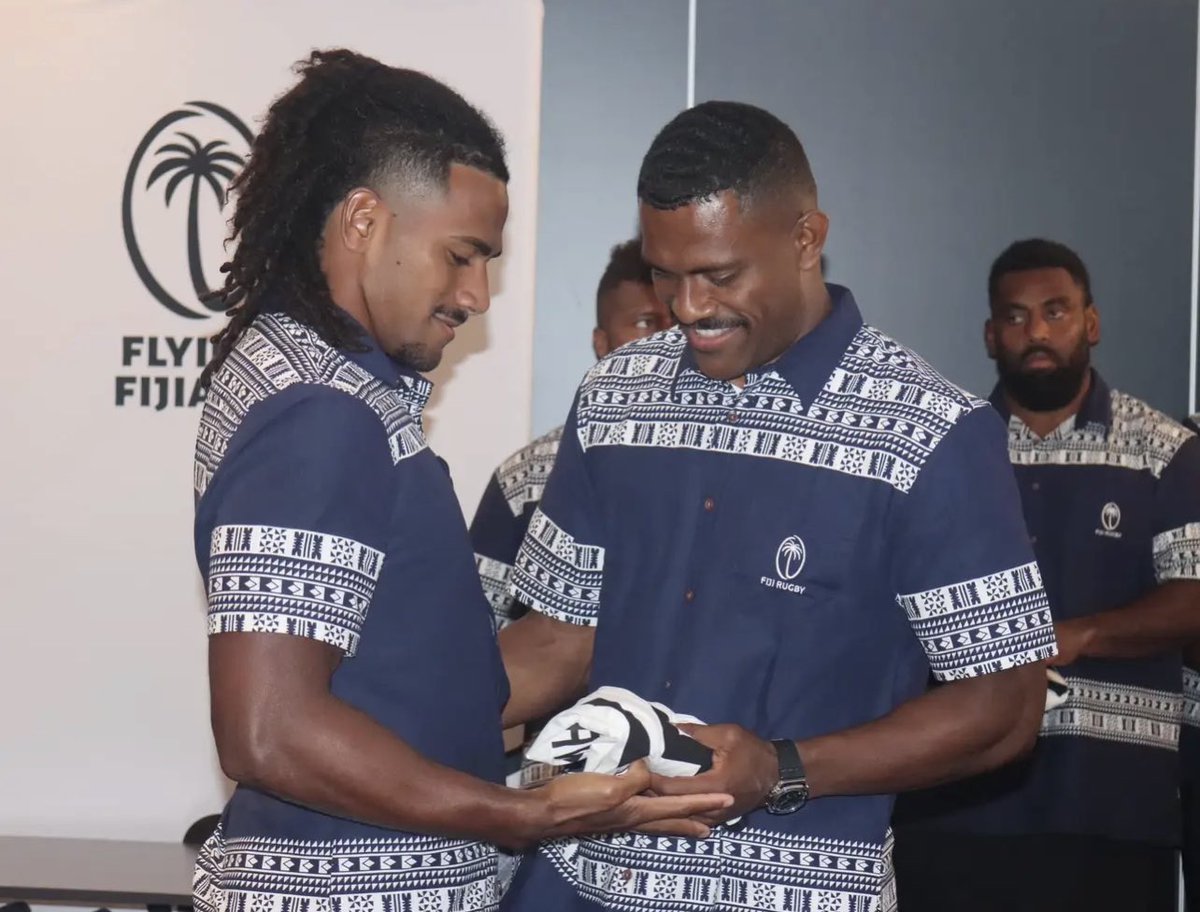cawnac_naca's tweet photo. One of the most powerful &amp; beautiful bonds is when your brother who knows your battles &amp; struggles hands you the battle garment you both strive for. From here on, you stand on his shoulders &amp; represent him &amp; all your loved ones back in Fiji &amp; around the world. #brothers🇫🇯 https://t.co/yRv7cP2SyW