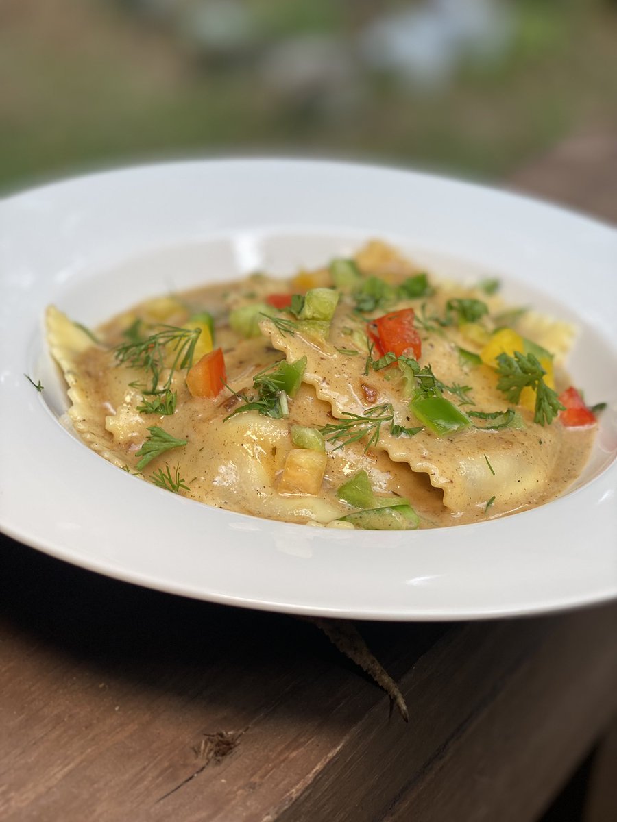 chefcourt1's tweet photo. I used some of the oxtail gravy to create a sauce for this portobello mushroom ravioli. I mixed the oxtail gravy with heavy cream, crème fraiche and freshly grated Parmesan. This is soooo good!
#chefcourt1
#chefcourtneybrown
#travelingchef https://t.co/6JAX5T7fSt