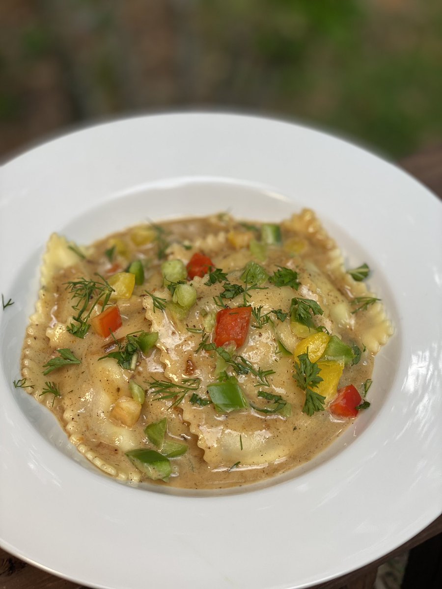 chefcourt1's tweet photo. I used some of the oxtail gravy to create a sauce for this portobello mushroom ravioli. I mixed the oxtail gravy with heavy cream, crème fraiche and freshly grated Parmesan. This is soooo good!
#chefcourt1
#chefcourtneybrown
#travelingchef https://t.co/6JAX5T7fSt