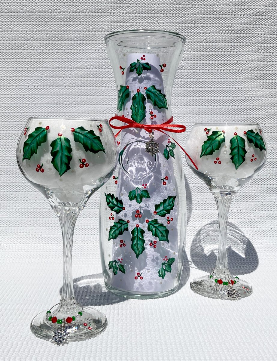 etsy.com/listing/108152… #christmasglasses #carafeandglasses #holidayglasses #SMILEtt23 #christmasgift #etsymntt #etsygifts #hollywineglasses #winegiftset