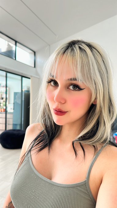 Hola 👀 https://t.co/4qsp7k16By