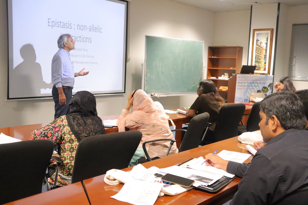 lab_tariq's tweet photo. Highlights: @DrMohdTariq and @ShahzadZaigham teaching #HowtoteachGenetics workshop.
Final day: Epistasis, human genetics and chromosomal aberrations, aneuploidy and so much more. https://t.co/u0JnakQWn4