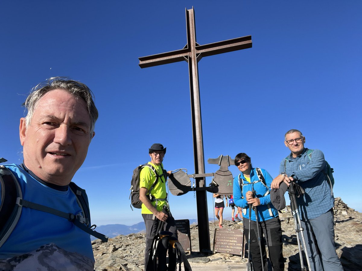 joanmorabosch's tweet photo. Avui hem fer l’olla de @ValldeNuria des de Fontalba, acabant a l’alberc Pic de l’Àliga. En un dia net i clar com avui, la vista era magnífica. #QuinPais 21,7km 1769m desniv +/- Creieu-me, feu-la alguna vegada encara que sigui per trams. @ValldeNuria és inigualable! https://t.co/Snl0n2O25D