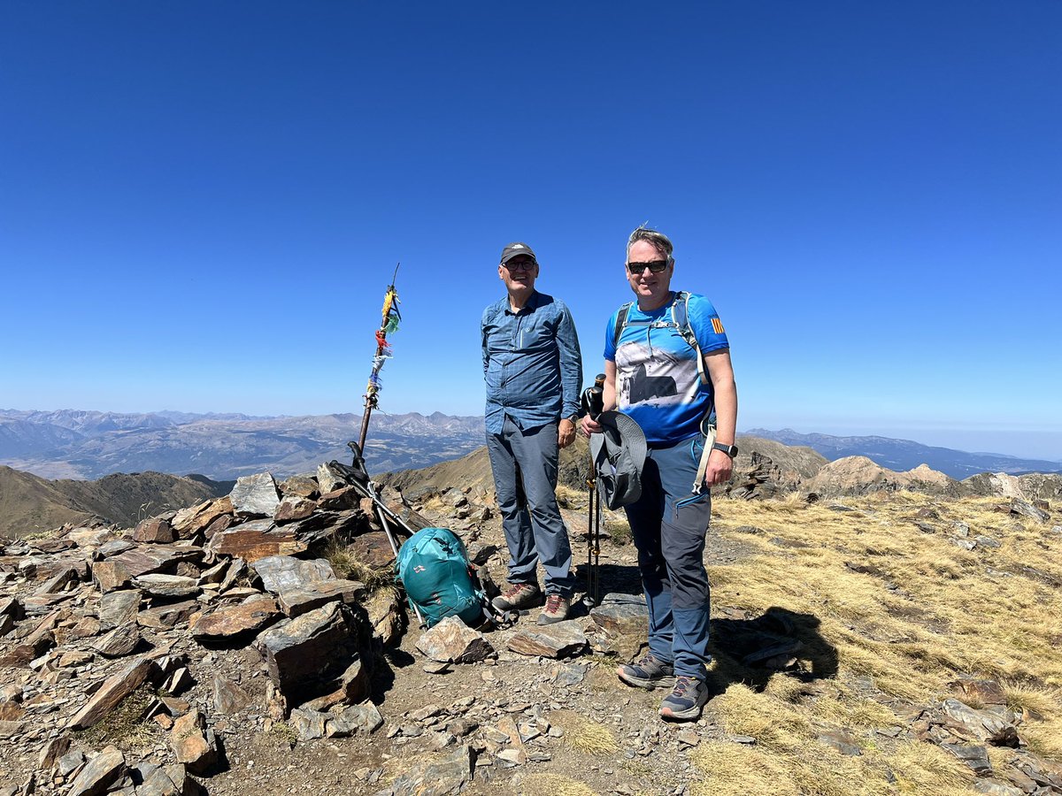 joanmorabosch's tweet photo. Avui hem fer l’olla de @ValldeNuria des de Fontalba, acabant a l’alberc Pic de l’Àliga. En un dia net i clar com avui, la vista era magnífica. #QuinPais 21,7km 1769m desniv +/- Creieu-me, feu-la alguna vegada encara que sigui per trams. @ValldeNuria és inigualable! https://t.co/Snl0n2O25D