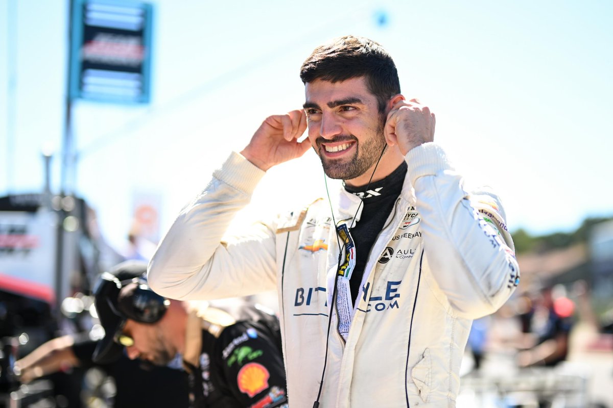 ECRIndy's tweet photo. Qualifying is up next - both RVK and RHR will be in Group 1.
Watch live on @peacock coming up at 2p local (5p ET)!
#FirestoneGP #INDYCAR #BitnileWorld #Bitnile #BitnileRacing
๐ธ: @indycar https://t.co/hrpJICCA4E