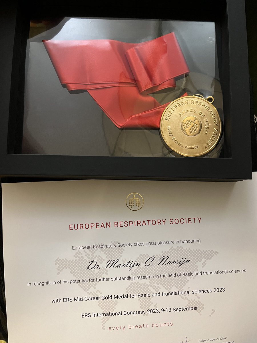 Honored to have been awarded the mid-career Gold medal from ⁦<a href="/EuroRespSoc/">ERS</a>⁩ for my contributions to the HLCA ⁦<a href="/humancellatlas/">Human Cell Atlas</a>⁩ ⁦<a href="/discovAIR_HCA/">discovAIR</a>⁩. Credits should go to my fantastic team ⁦<a href="/ExpireLab/">EXPIRE_lab</a>⁩ ⁦<a href="/GriacG/">GRIAC_Groningen</a>⁩ ⁦<a href="/researchumcg/">Research UMCG</a>⁩ ⁦<a href="/univgroningen/">University of Groningen</a>⁩