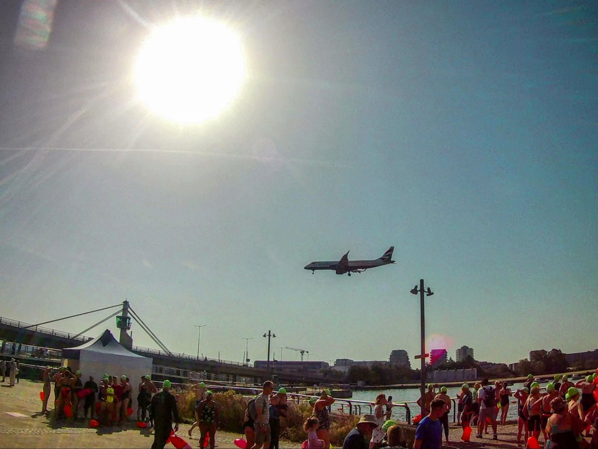 r_j_snaps's tweet image. Fab swim @Dock2DockSwim today! Longest swim to date and super happy to have swum 3km in 1hr 5mins ☺️

Thank you to all the volunteers and support crew at the event 💙

It was a hot one but the atmosphere was ace and so supportive!

@LoveOpenWaterUK #Dock2Dock #D2D