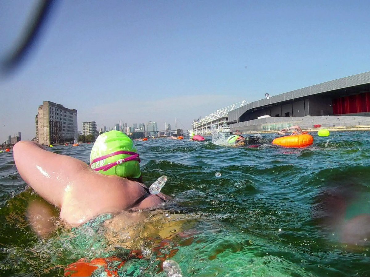 r_j_snaps's tweet image. Fab swim @Dock2DockSwim today! Longest swim to date and super happy to have swum 3km in 1hr 5mins ☺️

Thank you to all the volunteers and support crew at the event 💙

It was a hot one but the atmosphere was ace and so supportive!

@LoveOpenWaterUK #Dock2Dock #D2D