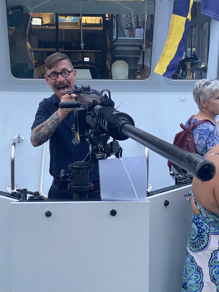 Wonderful day at @StKatsMarina for the #classicboat festival promoting conservation and #craftmanship and welcoming #chelsea pensioners @Dunkirk_Ships @NatHistShips