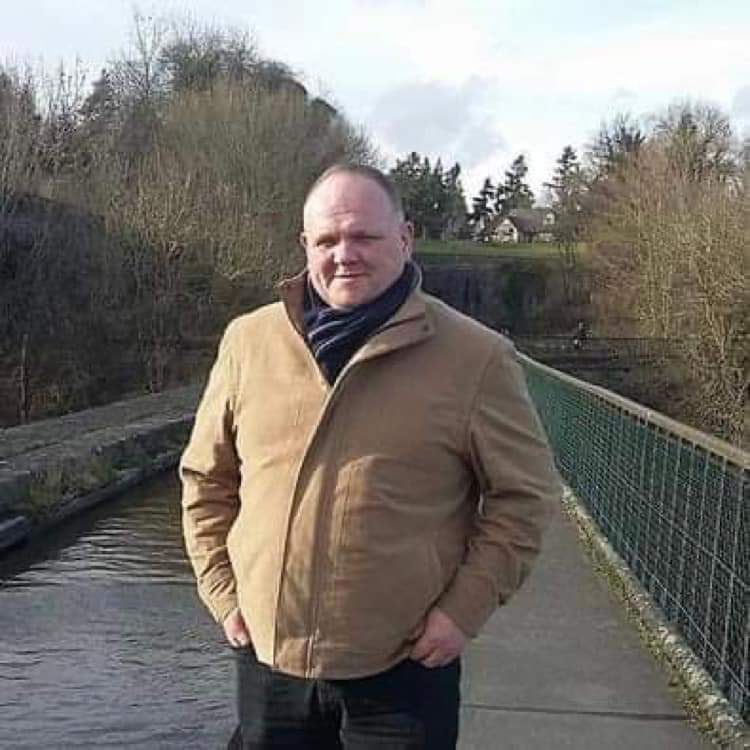 The Jeff Army racing family have been rocked this week with the sudden passing of Welsh Jeff aka Hefin at the young age of 52.  Welsh Jeff was always seen with his cowboy hat on and a smile on his face.  Our thoughts go to Llinos, Dyfan and Dafydd at this time ❤️ RIP WelshJeff ❤️