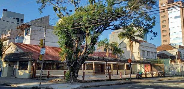 Há muito tempo, numa galáxia muito, muito longínqua, as esquinas abrigavam pizzarias, bares... hoje temos farmácias e mais farmácias.